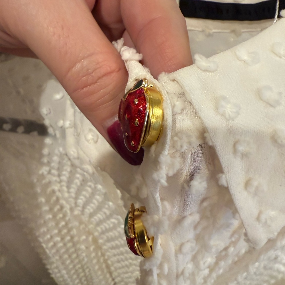 Strawberry Button covers, adorable to ad to any outfit - Picture 4 of 6